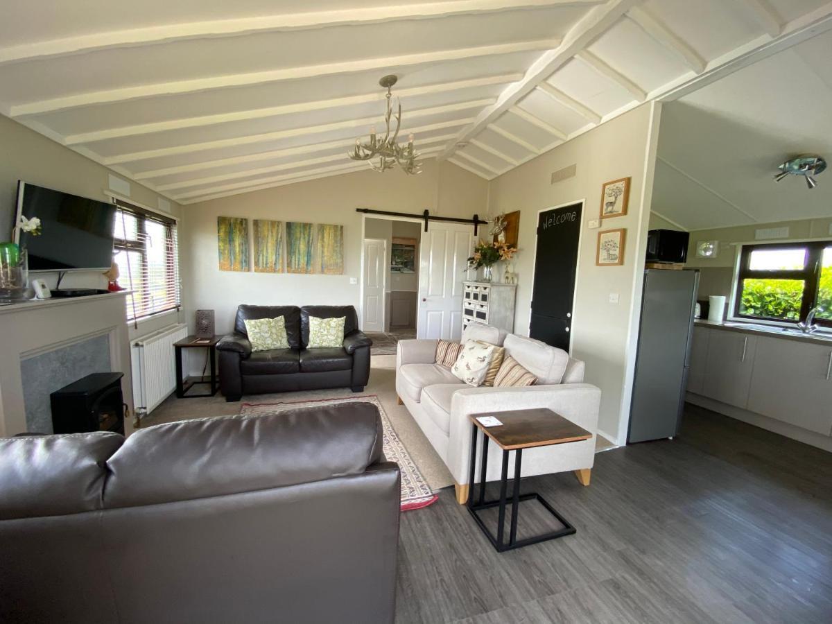 Rew Farm Country & Equestrian Accommodation - Sunrise Lodge Melksham Zewnętrze zdjęcie