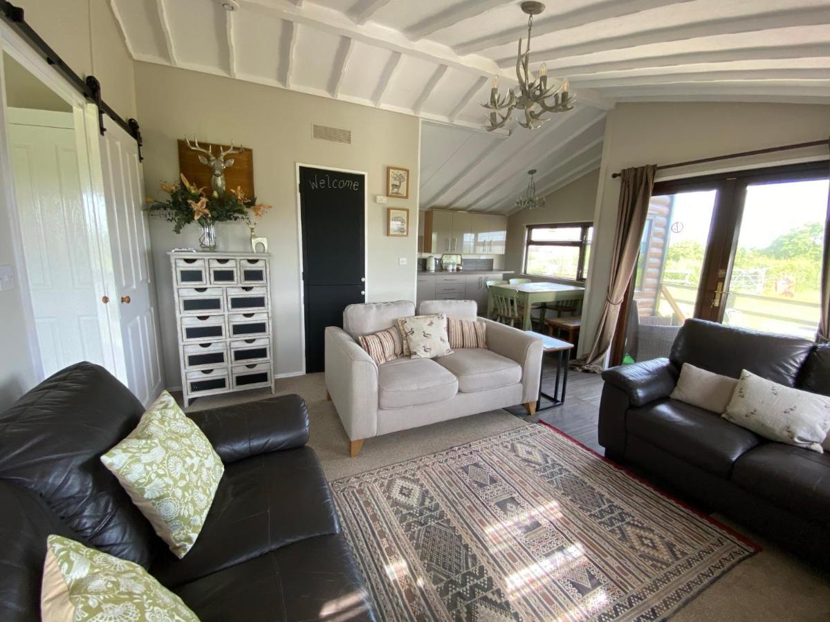 Rew Farm Country & Equestrian Accommodation - Sunrise Lodge Melksham Zewnętrze zdjęcie