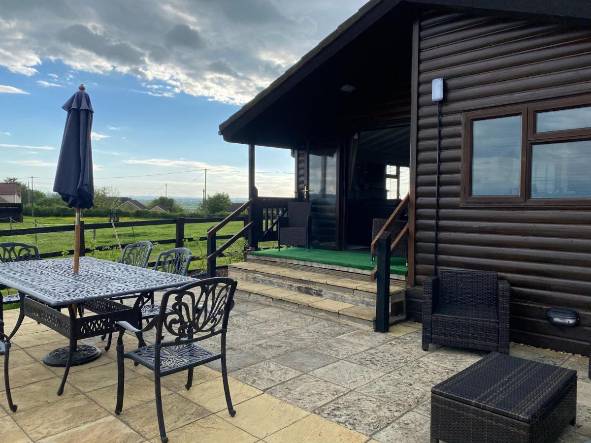 Rew Farm Country & Equestrian Accommodation - Sunrise Lodge Melksham Zewnętrze zdjęcie