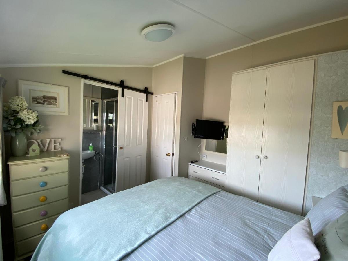 Rew Farm Country & Equestrian Accommodation - Sunrise Lodge Melksham Zewnętrze zdjęcie