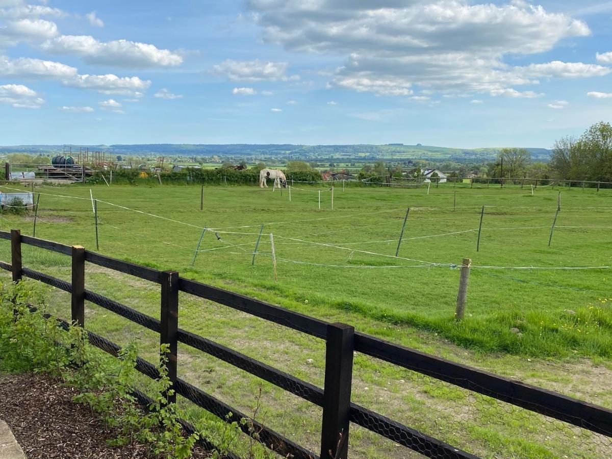 Rew Farm Country & Equestrian Accommodation - Sunrise Lodge Melksham Zewnętrze zdjęcie