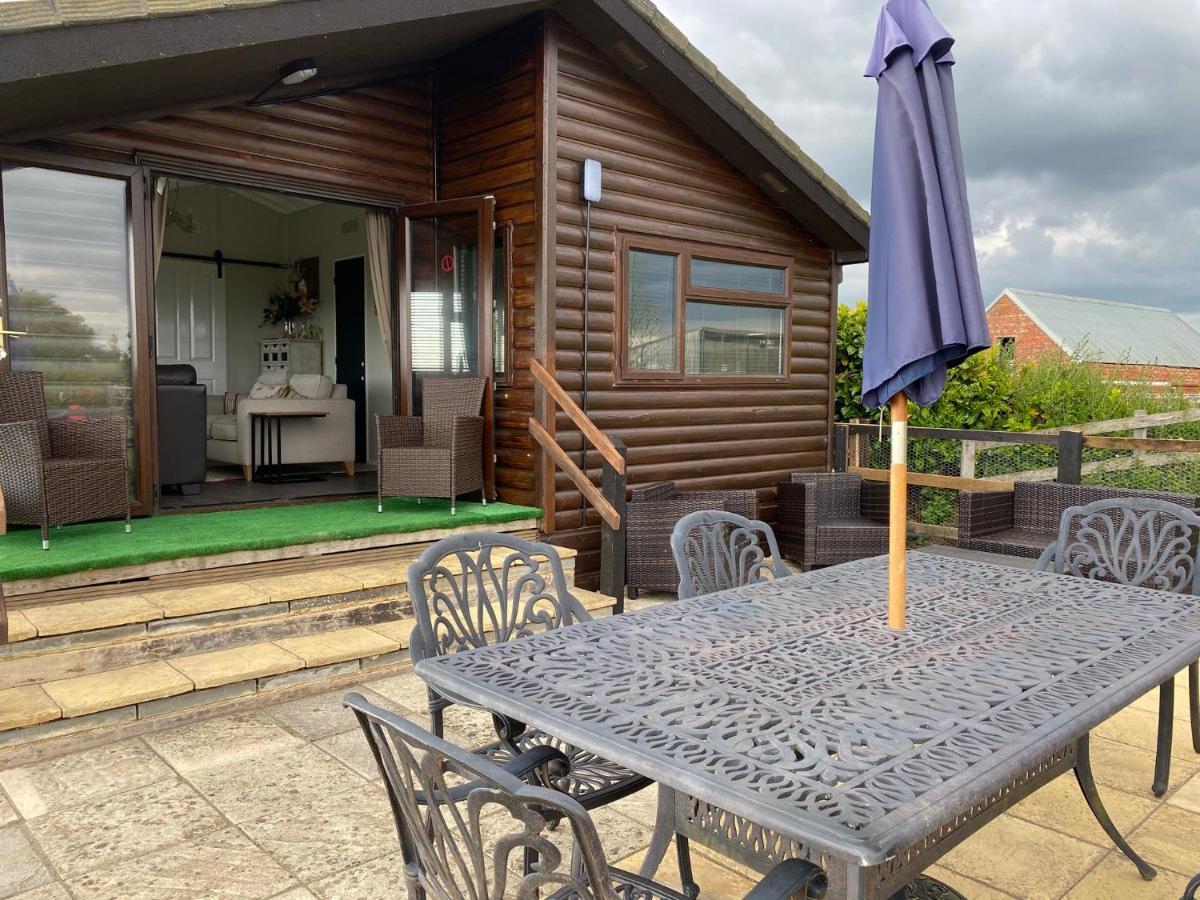 Rew Farm Country & Equestrian Accommodation - Sunrise Lodge Melksham Zewnętrze zdjęcie