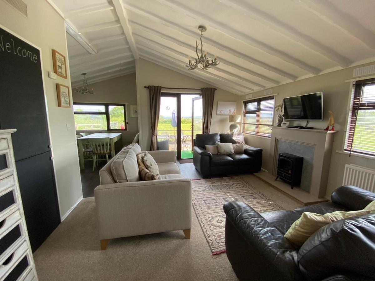 Rew Farm Country & Equestrian Accommodation - Sunrise Lodge Melksham Zewnętrze zdjęcie