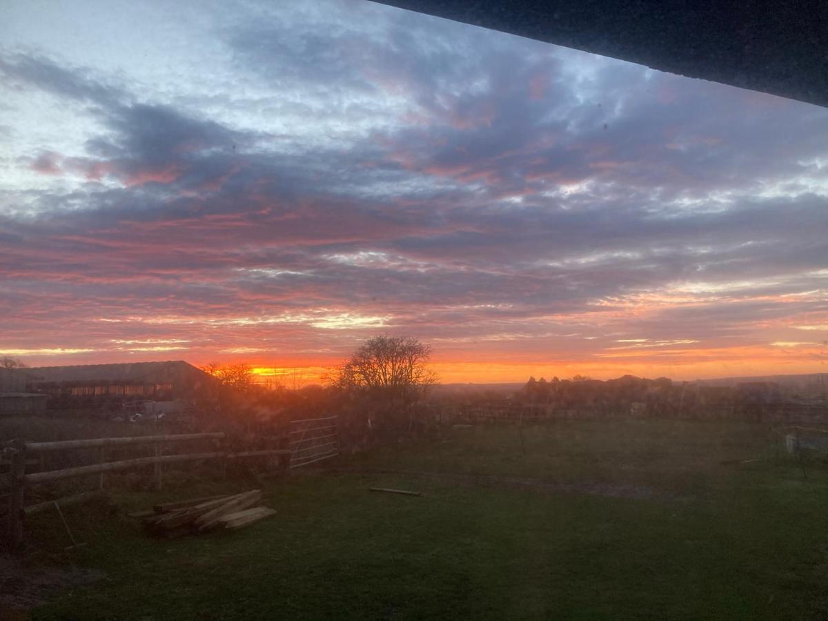 Rew Farm Country & Equestrian Accommodation - Sunrise Lodge Melksham Zewnętrze zdjęcie