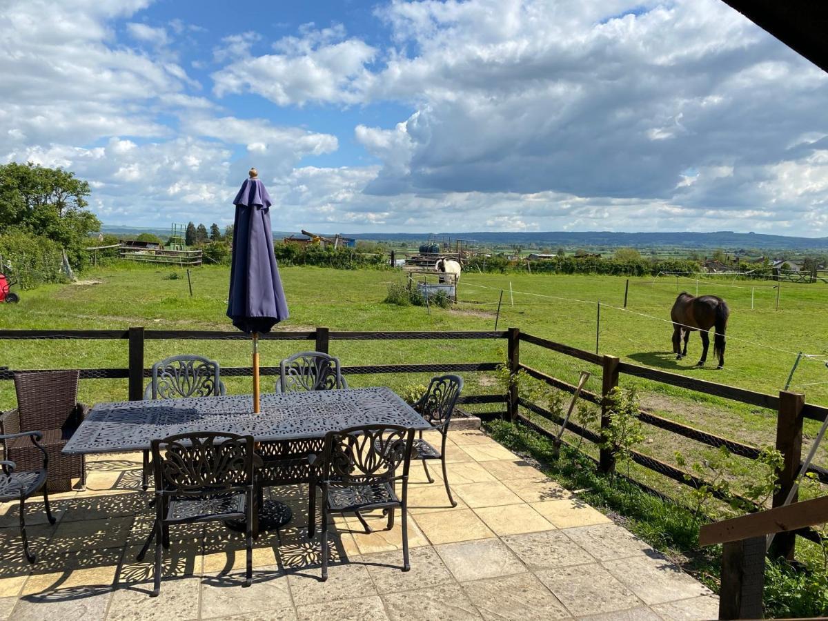 Rew Farm Country & Equestrian Accommodation - Sunrise Lodge Melksham Zewnętrze zdjęcie