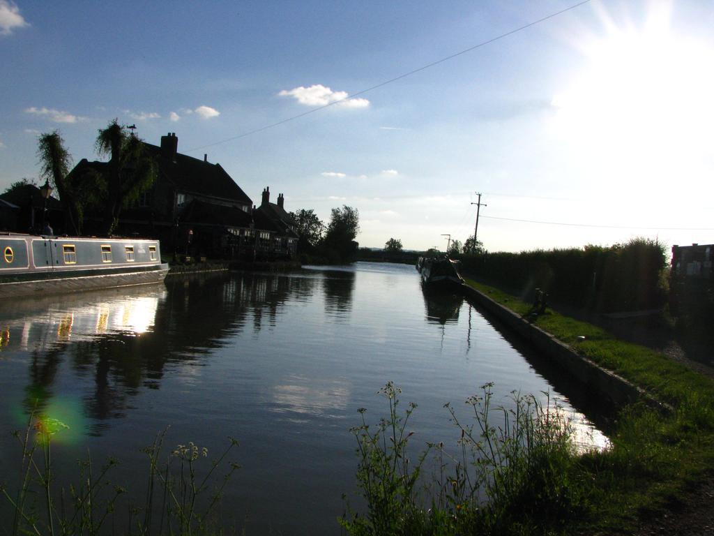 Rew Farm Country & Equestrian Accommodation - Sunrise Lodge Melksham Zewnętrze zdjęcie